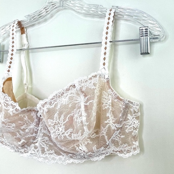 Vintage Victoria Secret White Lace Bra and Throng Panty Lingerie Set Sz 34D/M - Picture 3 of 12